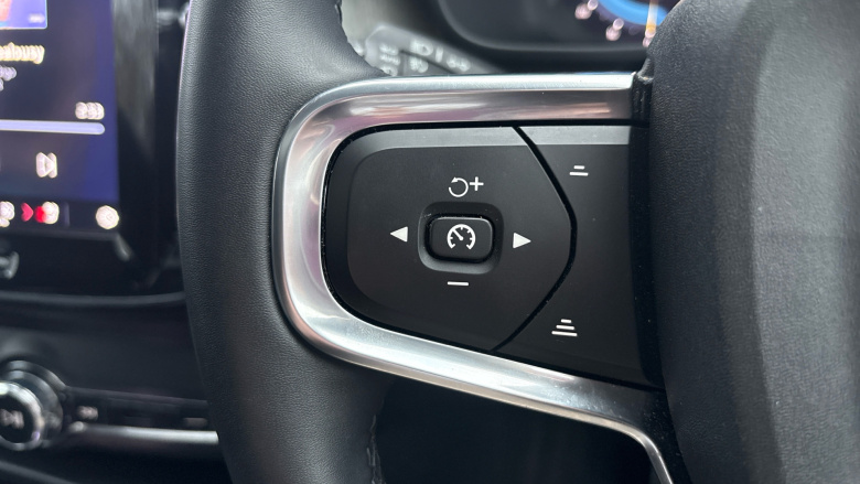 Volvo XC40 2.0 B4P Ultra Dark 5dr Auto Petrol Estate